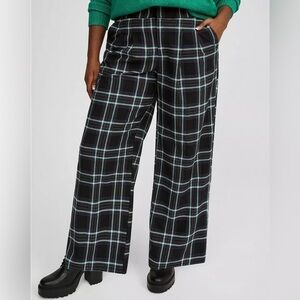 Torrid Black, White, Purple Plaid Wide Leg Pants Sz 26 Elastic Waist Pockets